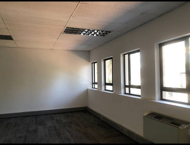 43M² OFFICE TO LET IN HYDE PARK
